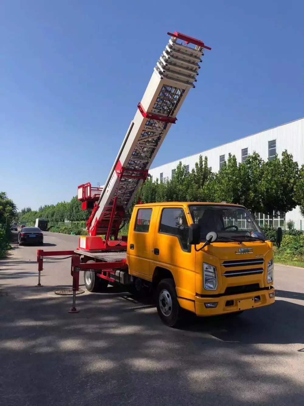 黄石附近的云梯车出租服务：轻松解决高空作业需求