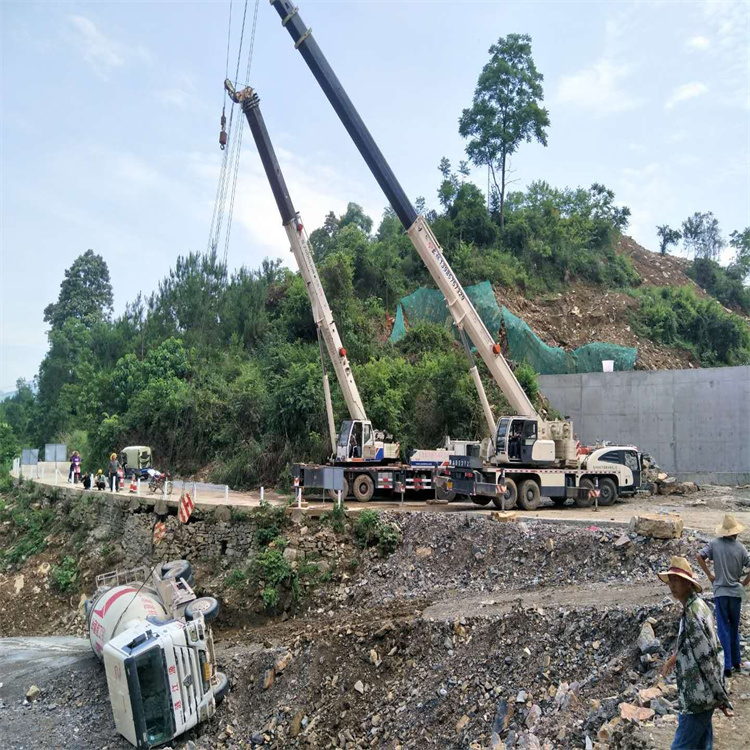 黄石汽车掉沟里叫吊车救援要多少钱